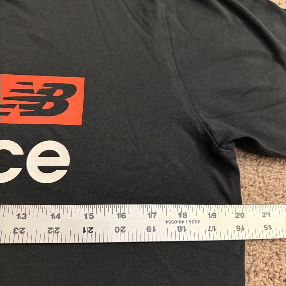 New Balance Tshirt Women size Large Black Red Logo Tee Short Sleeve Cotton Top - Picture 6 of 8